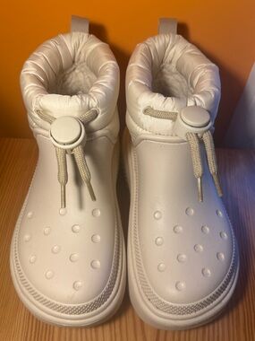 CROCS Cream Women’s Cozy Ankle Booties